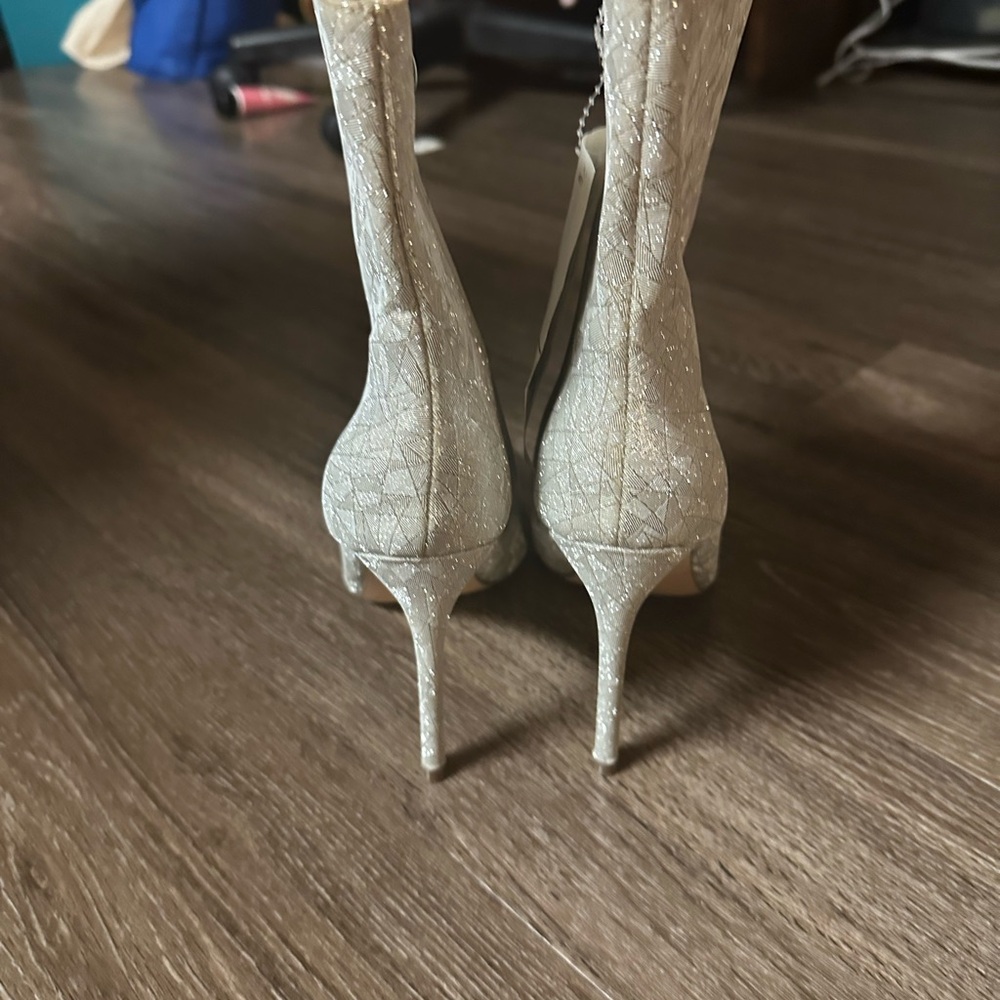 Elegant Silver Ankle Boots - Picture 3 of 4